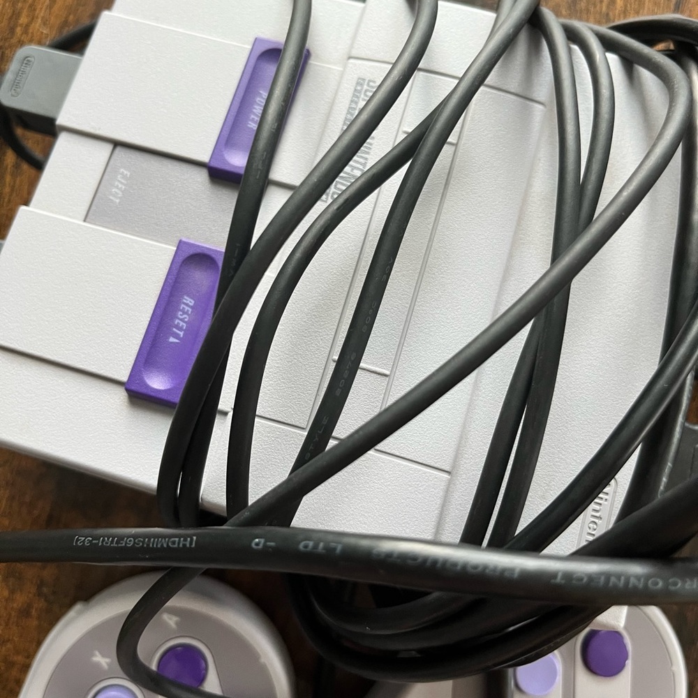 Super Nintendo Mini - Picture 2 of 4